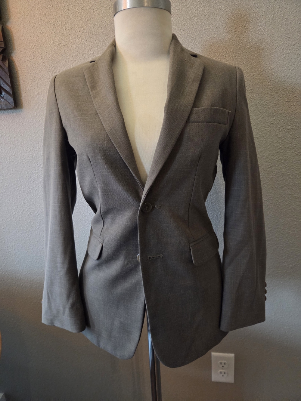 Fitted Gray Blazer - Classic Single-Breasted Style